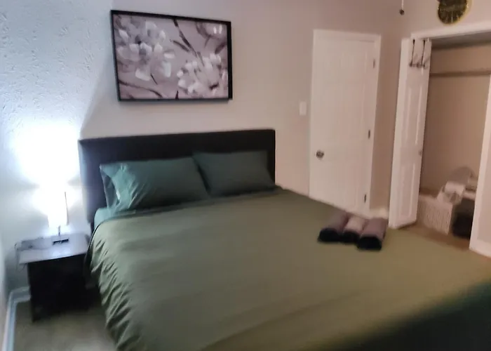 Tranquil Oasis - Private Rooms -Near Downtown Indianapolis